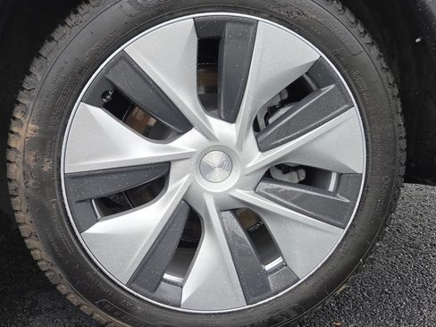 Used 2023 Tesla Model Y Long Range AWD/4WD image 16