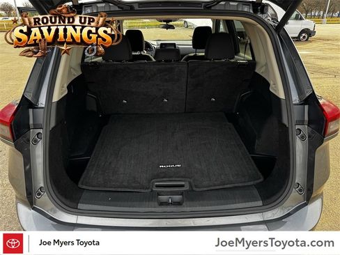 Used 2024 Nissan Rogue SV image 30