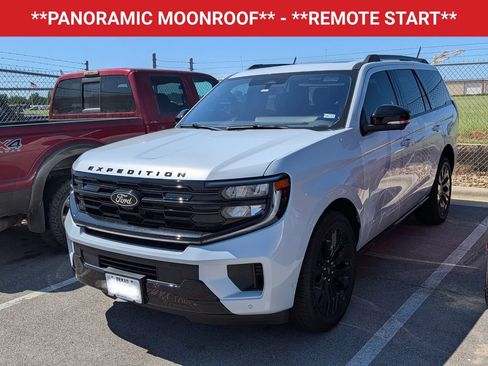 Used 2025 Ford Expedition Platinum w/ Stealth Appearance Package AWD/4WD image 3