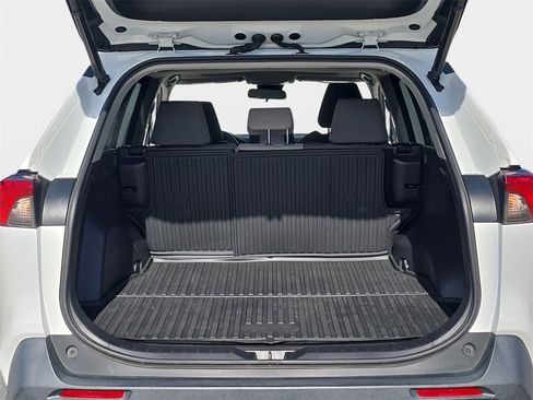 Used 2019 Toyota RAV4 XLE w/ Convenience Package image 14