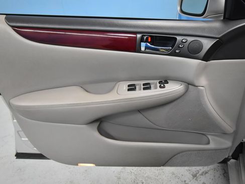 Used 2004 Lexus ES 330 FWD image 4