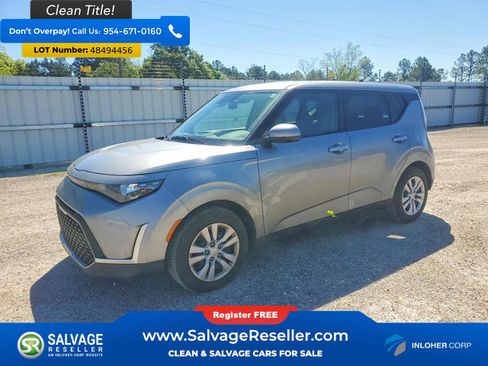 Used 2025 Kia Soul LX image 1