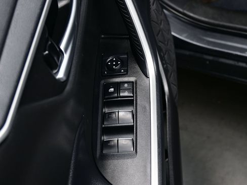 Used 2025 Toyota RAV4 XLE AWD/4WD image 10