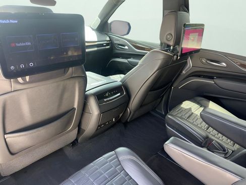 Used 2023 Cadillac Escalade ESV Sport Platinum w/ LPO, ONYX Package AWD/4WD image 17