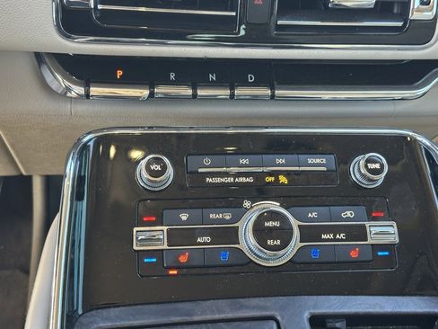 Used 2021 Lincoln Navigator Reserve w/ Luxury Package image 28