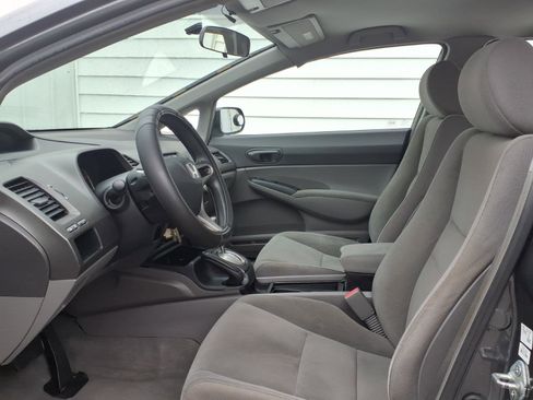 Used 2010 Honda Civic DX-VP image 8