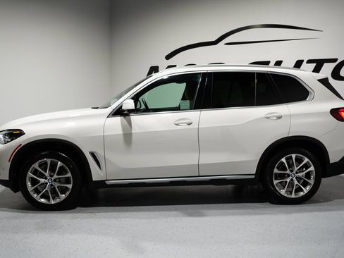 Used 2022 BMW X5 xDrive40i w/ Parking Assistance Package image 5