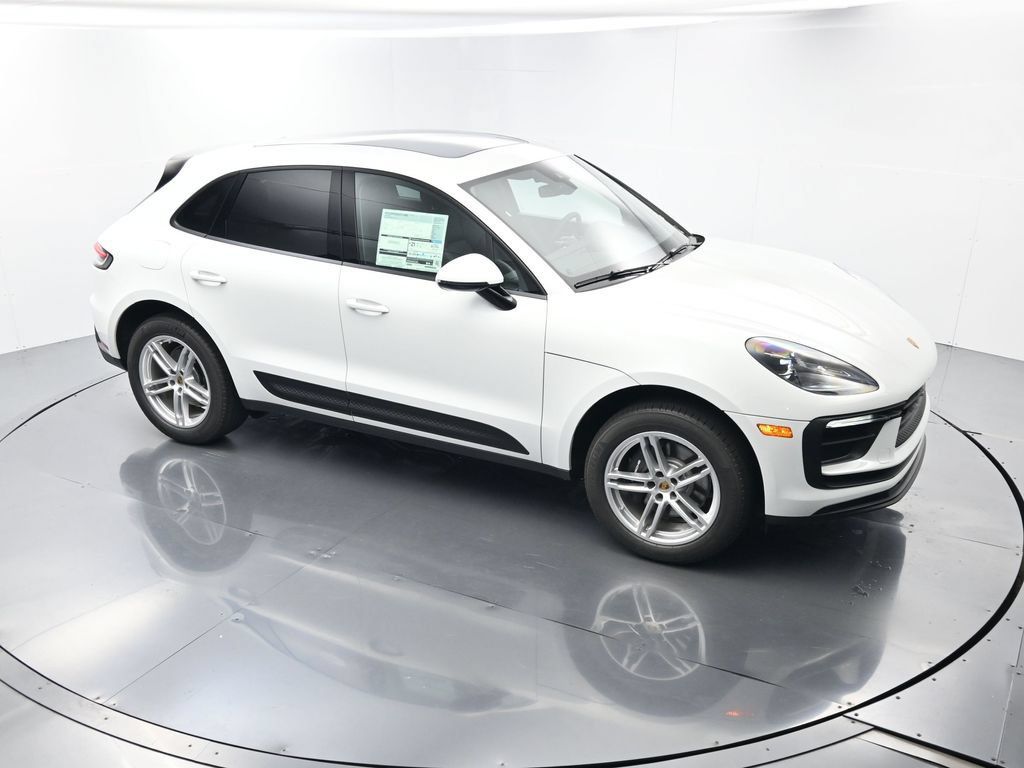 Certified 2025 Porsche Macan AWD/4WD image 40