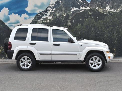 Used 2005 Jeep Liberty Limited AWD/4WD image 2
