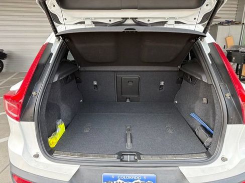 Used 2023 Volvo XC40 B5 Plus AWD/4WD image 11