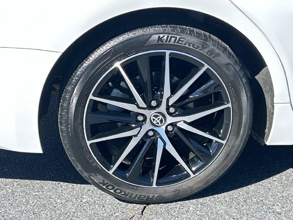 Used 2024 Toyota Camry SE w/ Convenience Package FWD image 9