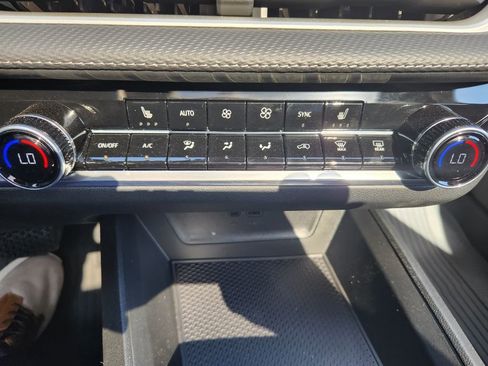 New 2026 Chevrolet Equinox LT w/ Convenience Package II image 20