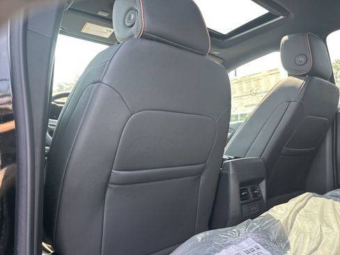 New 2025 GMC Canyon AT4 w/ Technology Plus Package image 30