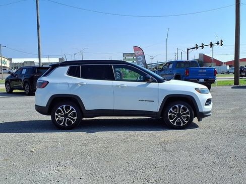 Used 2023 Jeep Compass Limited AWD/4WD image 2