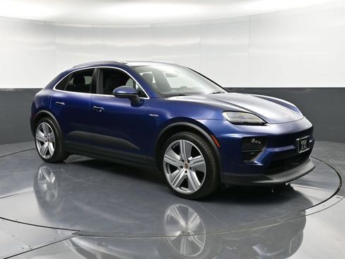 Certified 2024 Porsche Macan 4 Electric image 10