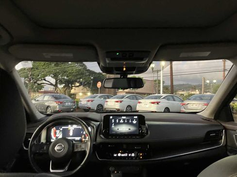 Used 2021 Nissan Rogue Platinum image 10