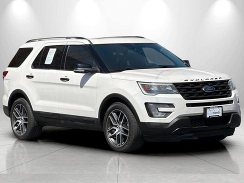 Used 2017 Ford Explorer Sport w/ Equipment Group 401A AWD/4WD image 9