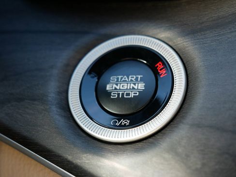 New 2025 Jeep Grand Cherokee Limited w/ Luxury Tech Group II image 20