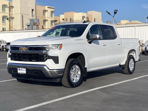 Used 2025 Chevrolet Silverado 1500 LT image 2