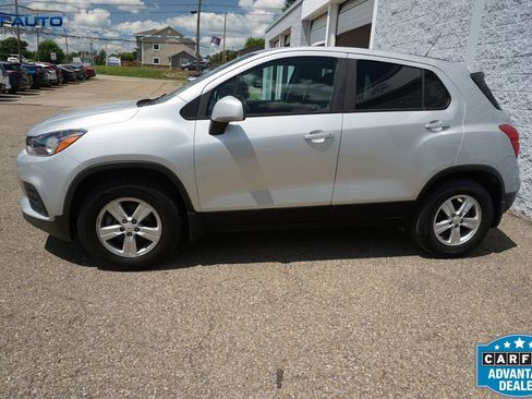 Used 2020 Chevrolet Trax LS w/ Tint and Cruise Package AWD/4WD image 4