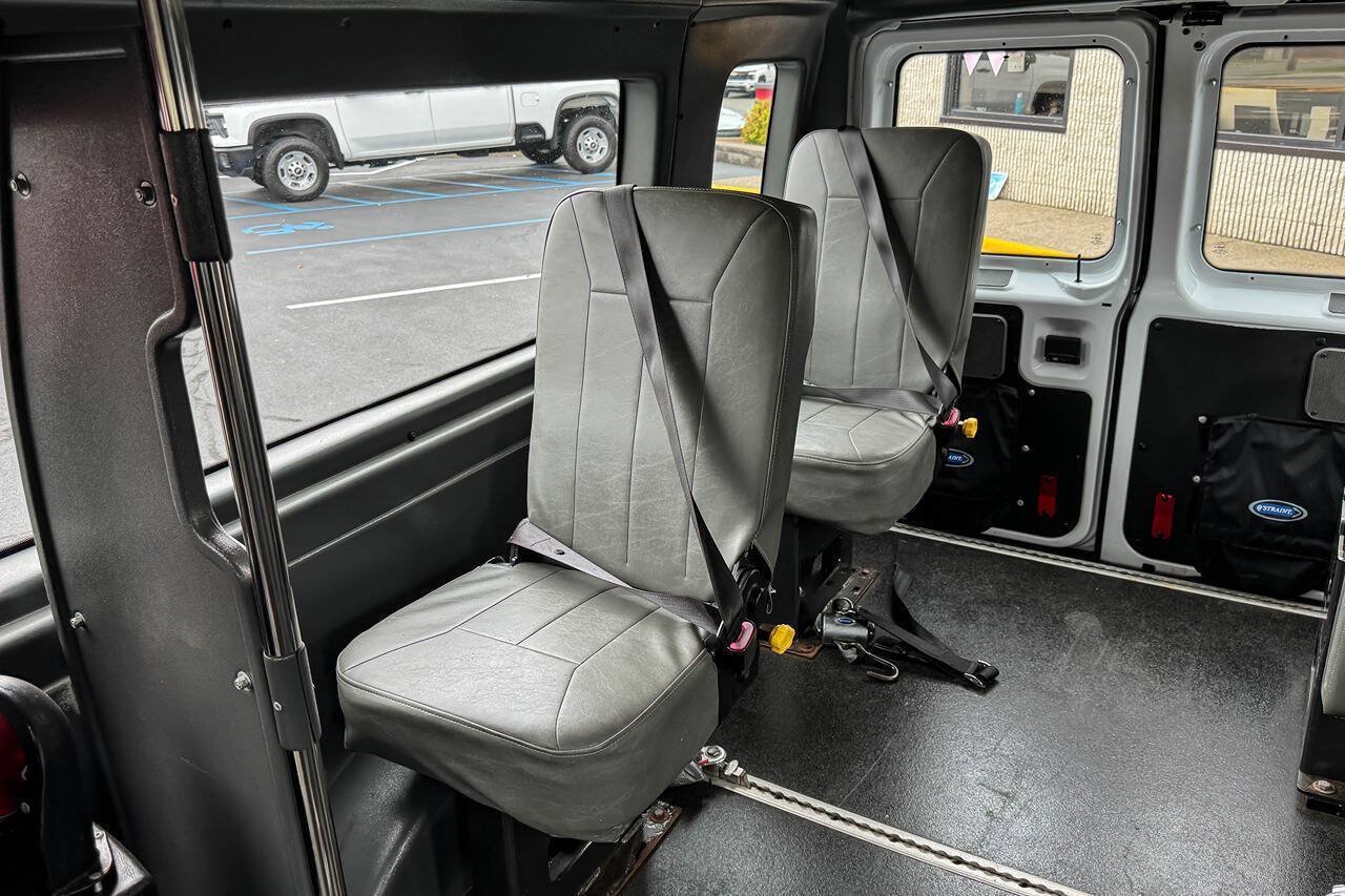 Used 2014 Ford E-350 and Econoline 350 Extended Super Duty w/ Power Group RWD image 28