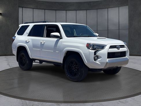 Used 2024 Toyota 4Runner TRD Off-Road Premium AWD/4WD image 8