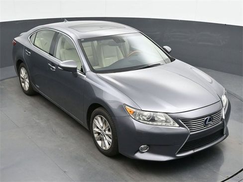Used 2013 Lexus ES 300h w/ Luxury Pkg image 18