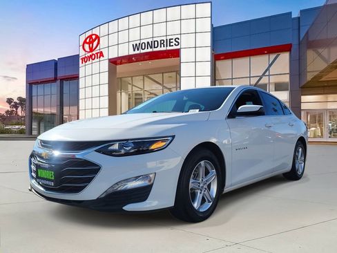 Used 2022 Chevrolet Malibu LT image 2