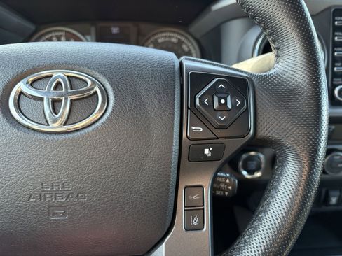 Used 2022 Toyota Tacoma TRD Off-Road AWD/4WD image 16