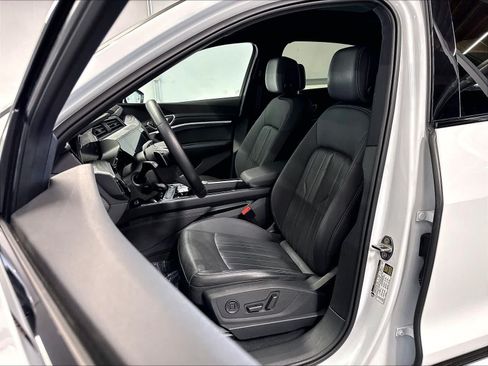 Used 2023 Audi e-tron Premium Plus w/ Premium Plus Package AWD/4WD image 26
