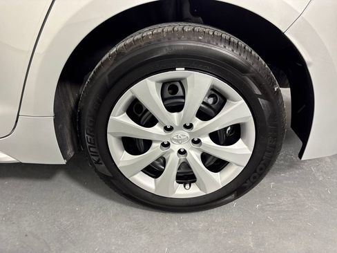 Certified 2025 Toyota Corolla LE image 30