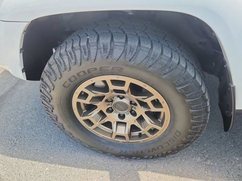 Used 2023 Toyota 4Runner 40th Anniversary SE AWD/4WD image 19