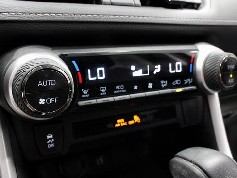 Used 2025 Toyota RAV4 LE AWD/4WD image 30