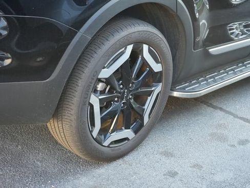 Used 2025 Kia Telluride S FWD image 7