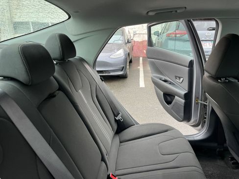 Used 2025 Hyundai Elantra SEL image 38