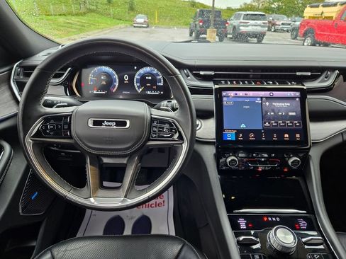 Used 2022 Jeep Grand Cherokee Overland AWD/4WD image 18