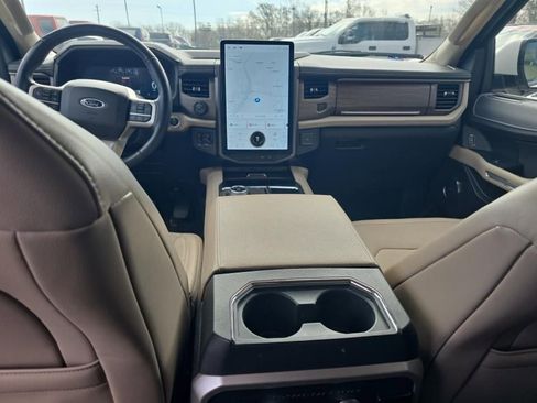 Used 2022 Ford Expedition Max Limited image 12
