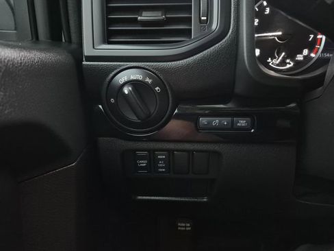 Used 2024 Nissan Titan SV w/ SV Convenience Package image 23