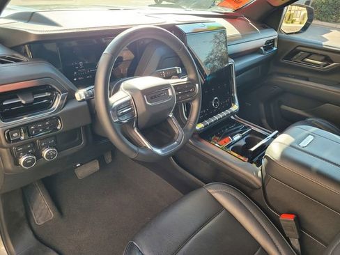 Used 2025 GMC Yukon Denali image 7