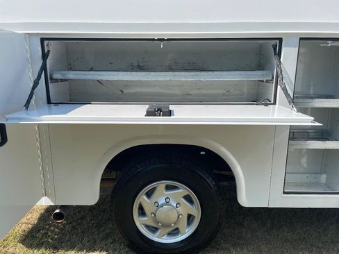 Used 2017 Ford E-350 and Econoline 350 Super Duty RWD image 12