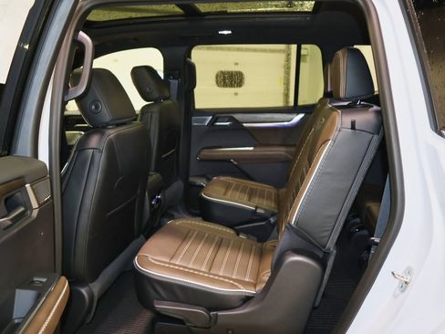 New 2026 GMC Acadia Denali Ultimate w/ LPO, Floor Liner Package image 10