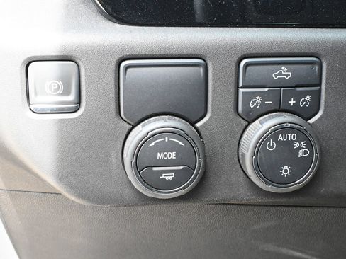 Used 2025 Chevrolet Silverado 1500 LT RWD image 10