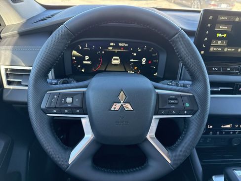 New 2026 Mitsubishi Outlander SE image 14