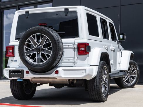 Used 2022 Jeep Wrangler Unlimited Sahara AWD/4WD image 8