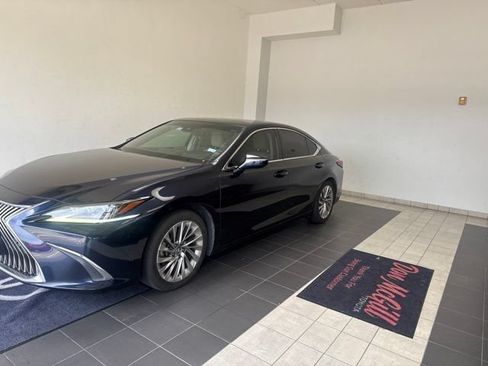 Used 2020 Lexus ES 350 Ultra Luxury w/ Accessory Package 2 FWD image 1