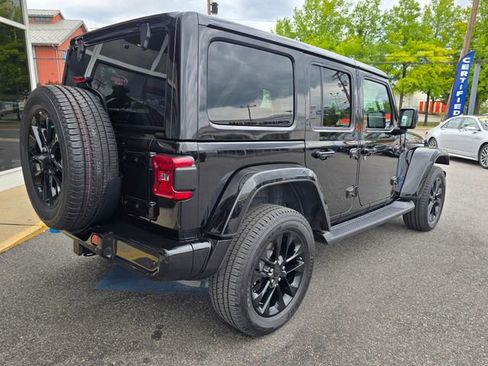 Used 2021 Jeep Wrangler Unlimited Sahara AWD/4WD image 33