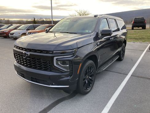 Used 2026 Chevrolet Suburban Premier image 3