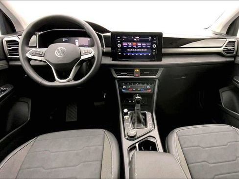 Certified 2025 Volkswagen Taos SE AWD/4WD image 15