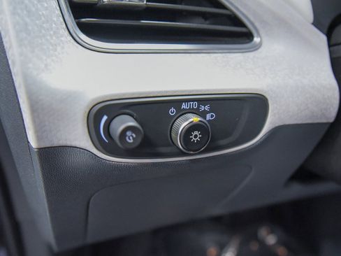 Used 2019 Chevrolet Bolt Premier w/ Infotainment Package image 17