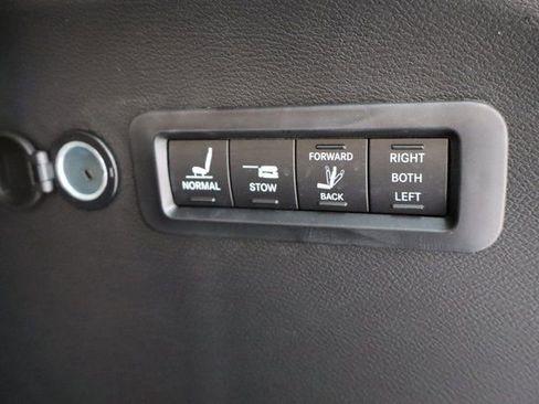 New 2026 Chrysler Pacifica Pinnacle image 41